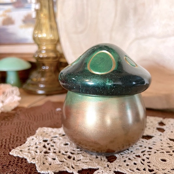 New! Handmade Resin Mushroom 🍄 Trinket Dish - Picture 1 of 5